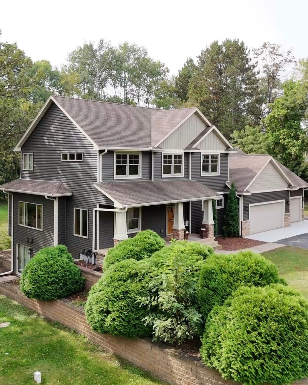 Urban bronze siding installed on a Mahtomedi, MN home